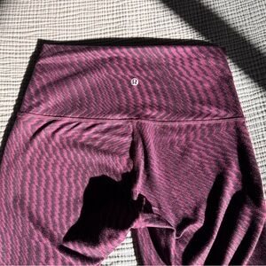 Lululemon 'Like New' Yoga leggings Red and Black Women Size 8